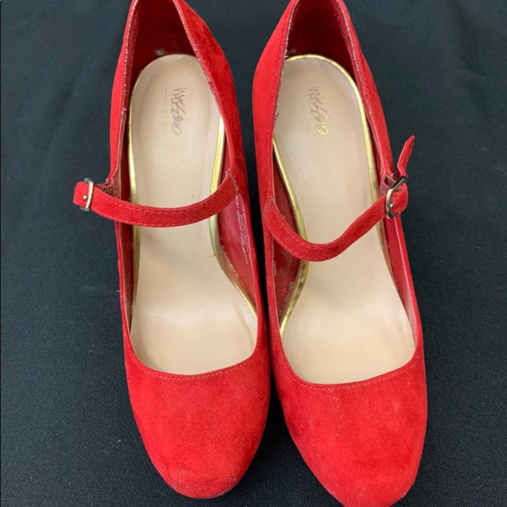 Red Heels - Picture 3 of 3